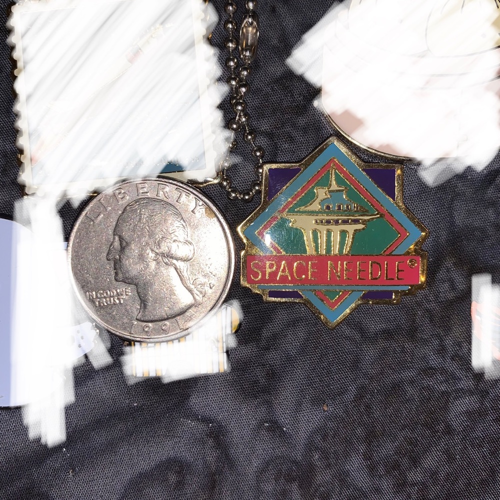 Vintage Seattle space needle enamel / lapel pin